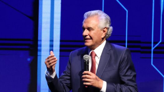 Governador Ronaldo Caiado defende projeto de lei de incentivo à ferramentas de IA. Foto: Secom