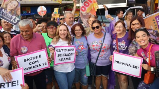 Adriana Accorsi faz campanha no centro de goiania. Foto: divulgação