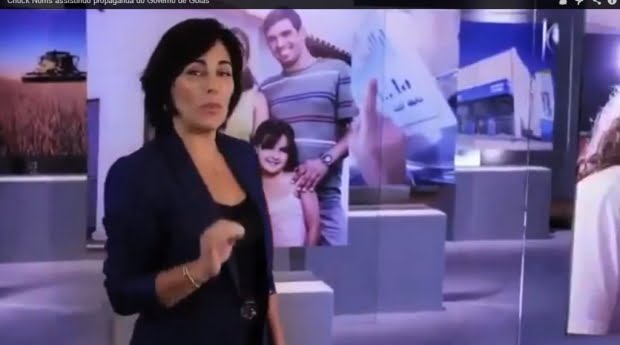 GLORIA-CHUCK-NORRIS-MENOR