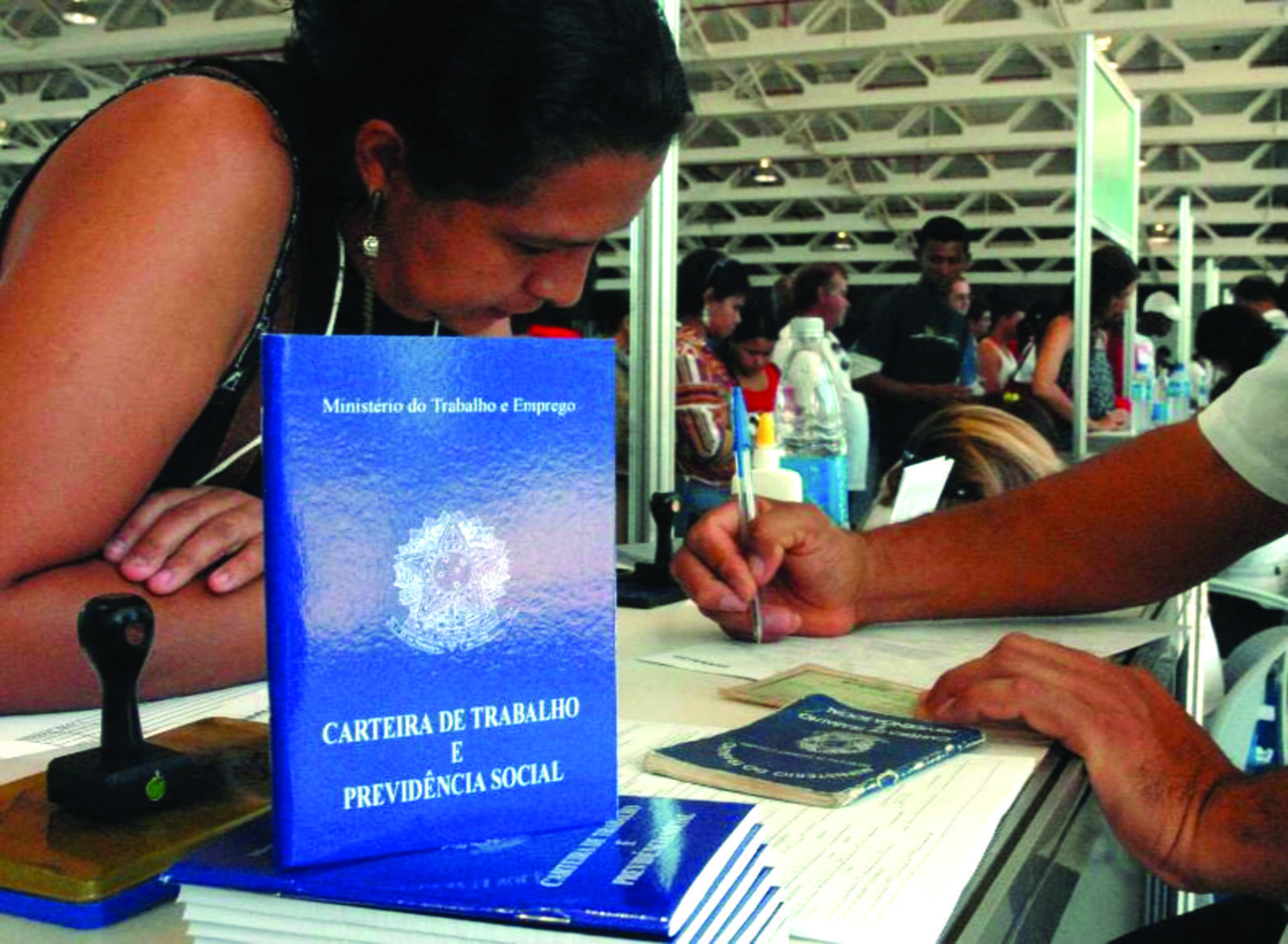 Geracao-de-emprego-carteira-de-trabalho-24-02-11