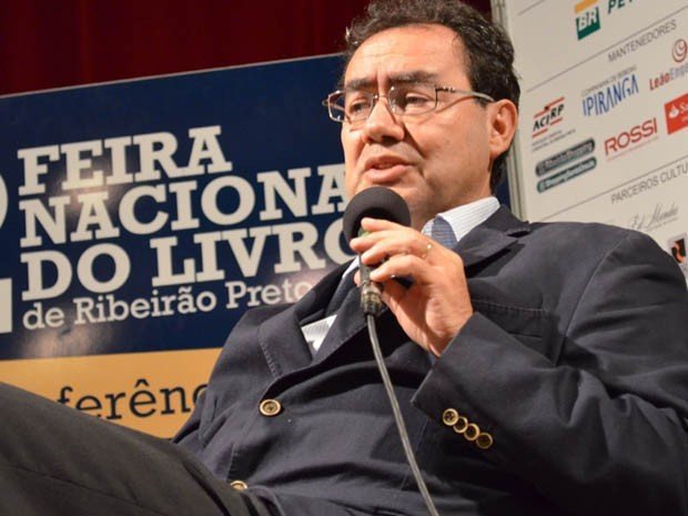 Suflê de couve-flor dentro de um recipiente azul 