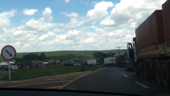 Reuni&atilde;o na ANTT termina sem acordo e caminhoneiros amea&ccedil;am bloquear rodovias