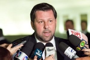 Bancada do PSDB na C&acirc;mara quer apresentar pedido de impeachment na pr&oacute;xima semana