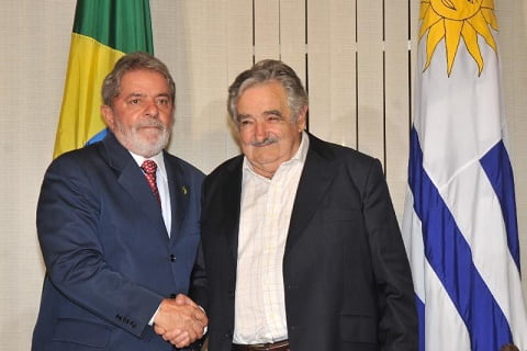 Lula diz ter vivido mensalão com 'angústia' e 'culpa', relata Mujica em livro