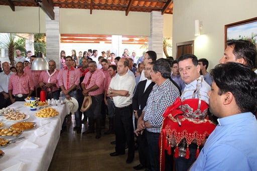 Marconi Perillo participa da Festa do Divino Esp&iacute;rito Santo, em Jaragu&aacute;