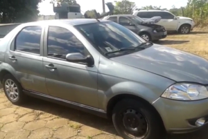 Menor &eacute; apreendido por dirigir carro com licenciamento vencido