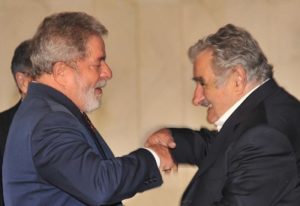 Comiss&atilde;o aprova convite para Mujica falar sobre suposta confiss&atilde;o de Lula