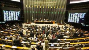 C&acirc;mara tem agenda cheia com reforma pol&iacute;tica, desonera&ccedil;&atilde;o da folha e vetos