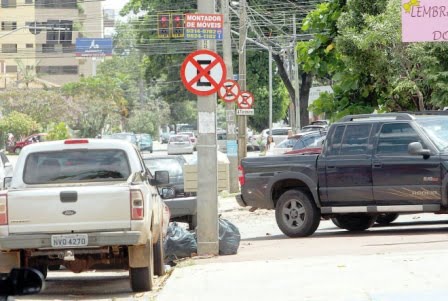 proibido parar e estacionar