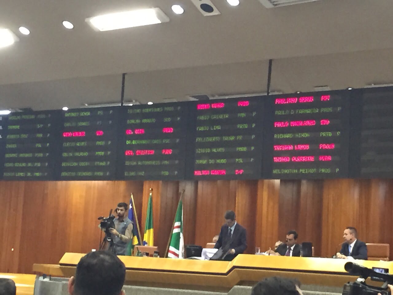 Relação de presentes e ausentes as 9h42min na Câmara Municipal ( Foto: Carlos Bueno) AmMCc9ntvodptGi3n3707VrrjRWxCkR 7aDkrJK1bSBa