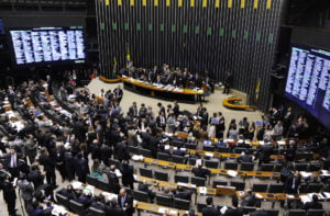 Sess&atilde;o do Congresso entrou na madrugada de hoje (23)
