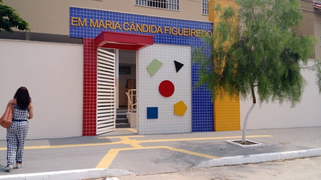 Escola Municipal Maria C&acirc;ndida Figueiredo