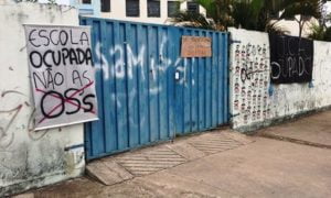 muro escola ocupada