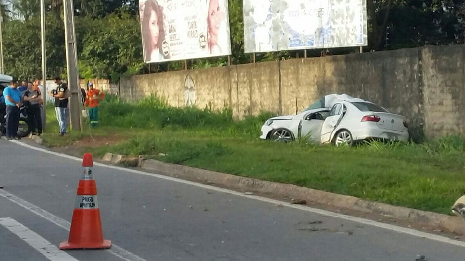 foto acidente marginal