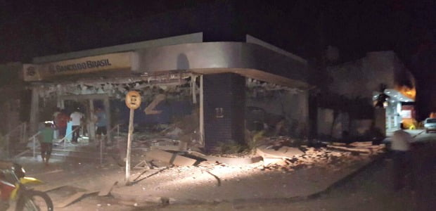 foto banco do brasil em araguatins