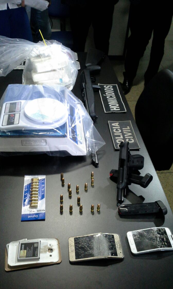Material apreendido com os acusados (Foto: Samuel Straioto) material apreendido com acusado de homicidio 08 04 16