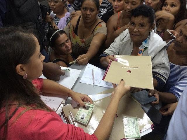 Entrega de escrituras foto secom