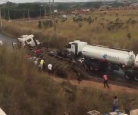 caminhao tomba br060