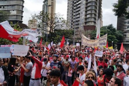 Manifestantes em BH contra o governo de Temer (Foto: Agência Brasil) Fora Temer BH