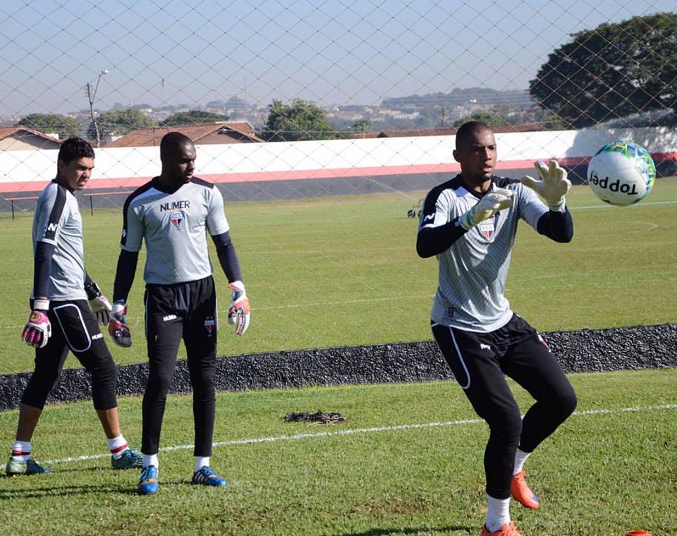 foto tres goleiros atletico