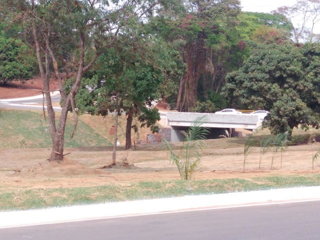 Uma das pontes construídas (Foto: Samuel Straioto) obra eixo 1