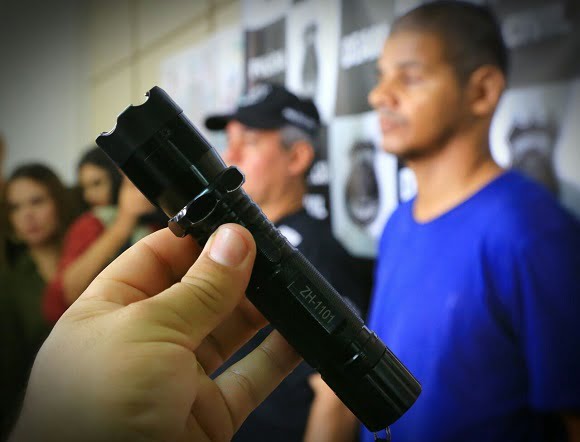 lanterna choque motorista uber