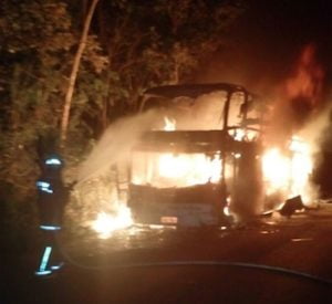 onibus pega fogo porangatu