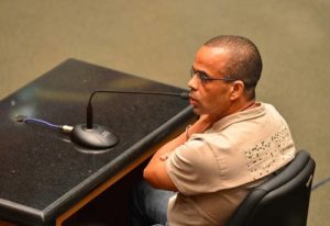 fernandinho beira mar