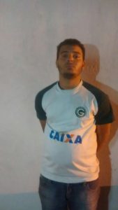 homem com submetralhadora