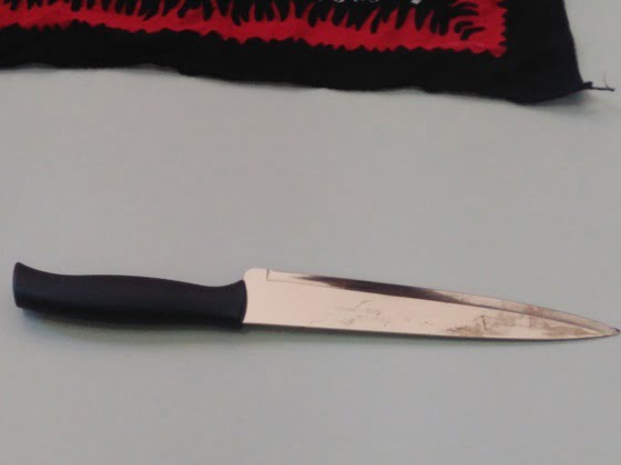 Faca usada no crime (Foto: Samuel Straioto) faca crime adolescente jd america goiania