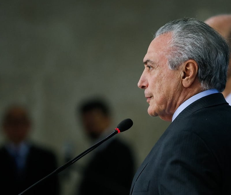 michel temer microfone
