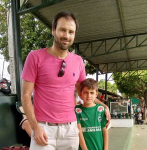 zagueiro pai de jogador menores