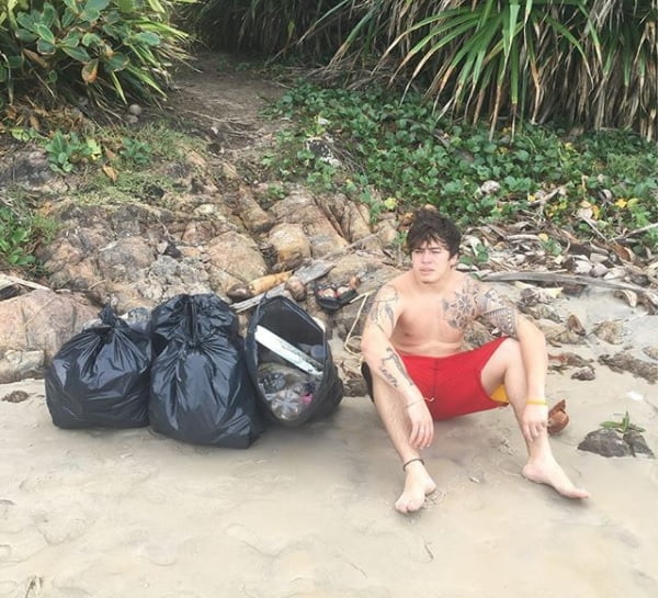whindersson nunes recolhe lixo na praia reproducao instagram