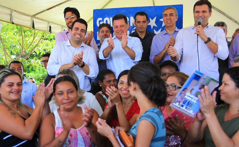 O vice-governador Zé Eliton durante giro pelo Sudeste goiano, onde visitou os municípios de Anhanguera, Cumari, Goiandira e Catalão: “É uma felicidade caminhar com o governador Marconi Perillo entregando obras em todos os municípios de Goiás” wild7361 01