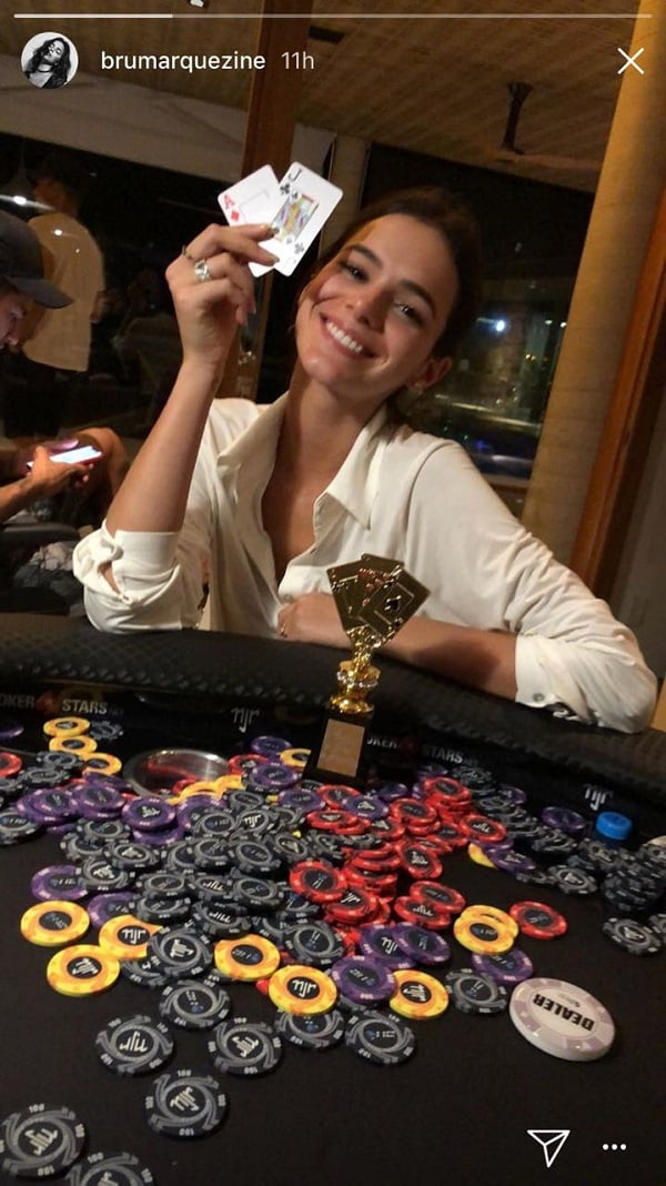 marquezine insta poker.jpg