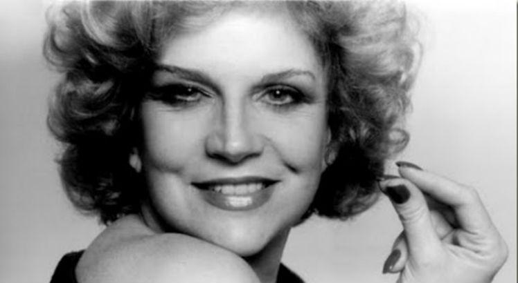 Assadeira branca com escondidinho dourado