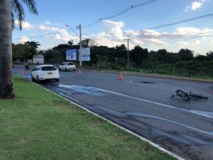 acidente ciclista e carro foto dict.jpg