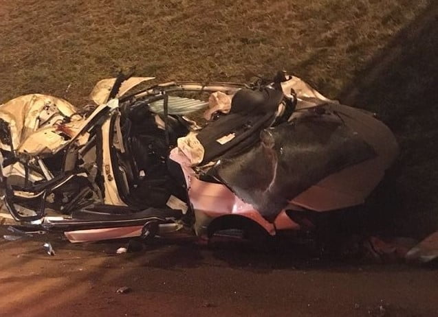 Carro ficou completamente destruído (Foto: DICT) audi destruido em acidente go 020 foto dict 3333