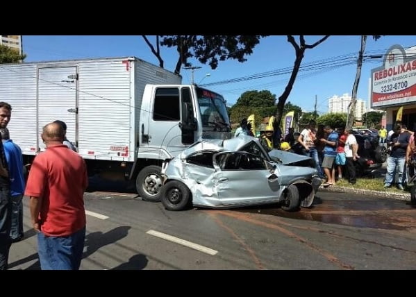 caminhao desgovernado pq amazonia.jpg