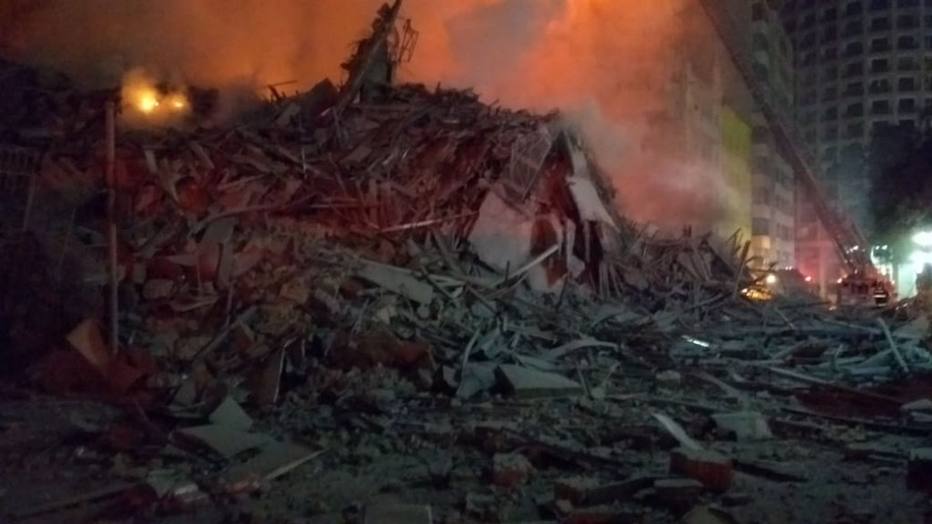 Prédio desabou durante incêndio (Foto: Corpo de Bombeiros de São Paulo) incendio em sao paulo foto corpo de bombeiros.jpg