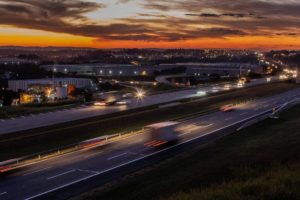 movimento de carros na rodovia dos Bandeirantes, sentido interior, na vespera do feriado foto eduardo anizelli folhapress.jpg