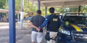 preso por extorquir caminhoneiros foto prf.jpg