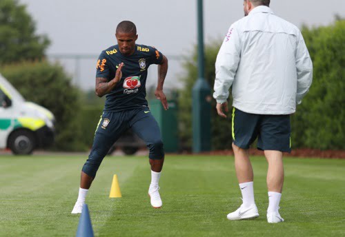 douglas costa selecao