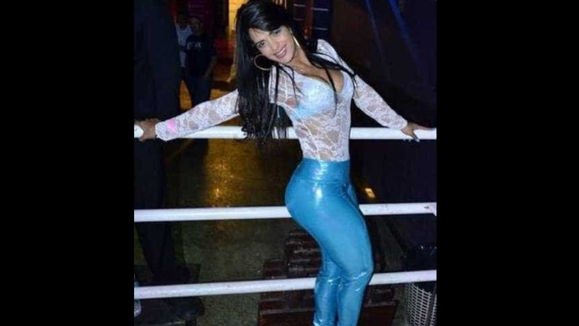 funkeira amanda bueno rep.jpg