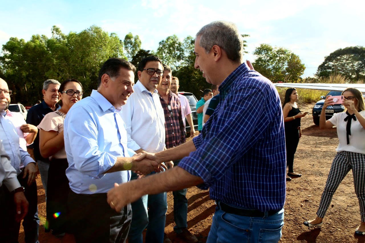 José Eliton - Marconi Perillo - Ceres - Entrega de benefícios - Foto Fernando Leite 01.jpeg