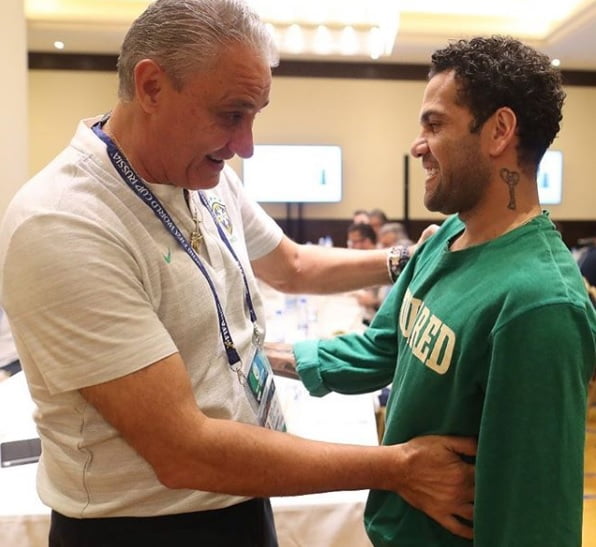 tite e daniel alves.jpg