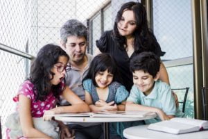 Homeschooling cerca de quinze mil crianças tem a casa como sala de aula.jpg