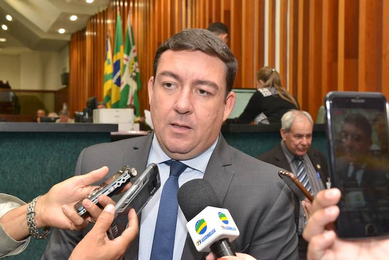 Queijo vegano de batata cortado em cubos.