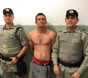 homem agride a esposa na frente dos filhos em piranhas div pm