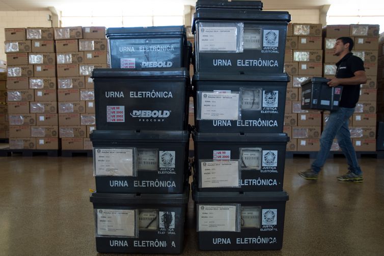 urnas enviadas a outros países arquivo agencia brasil.jpg